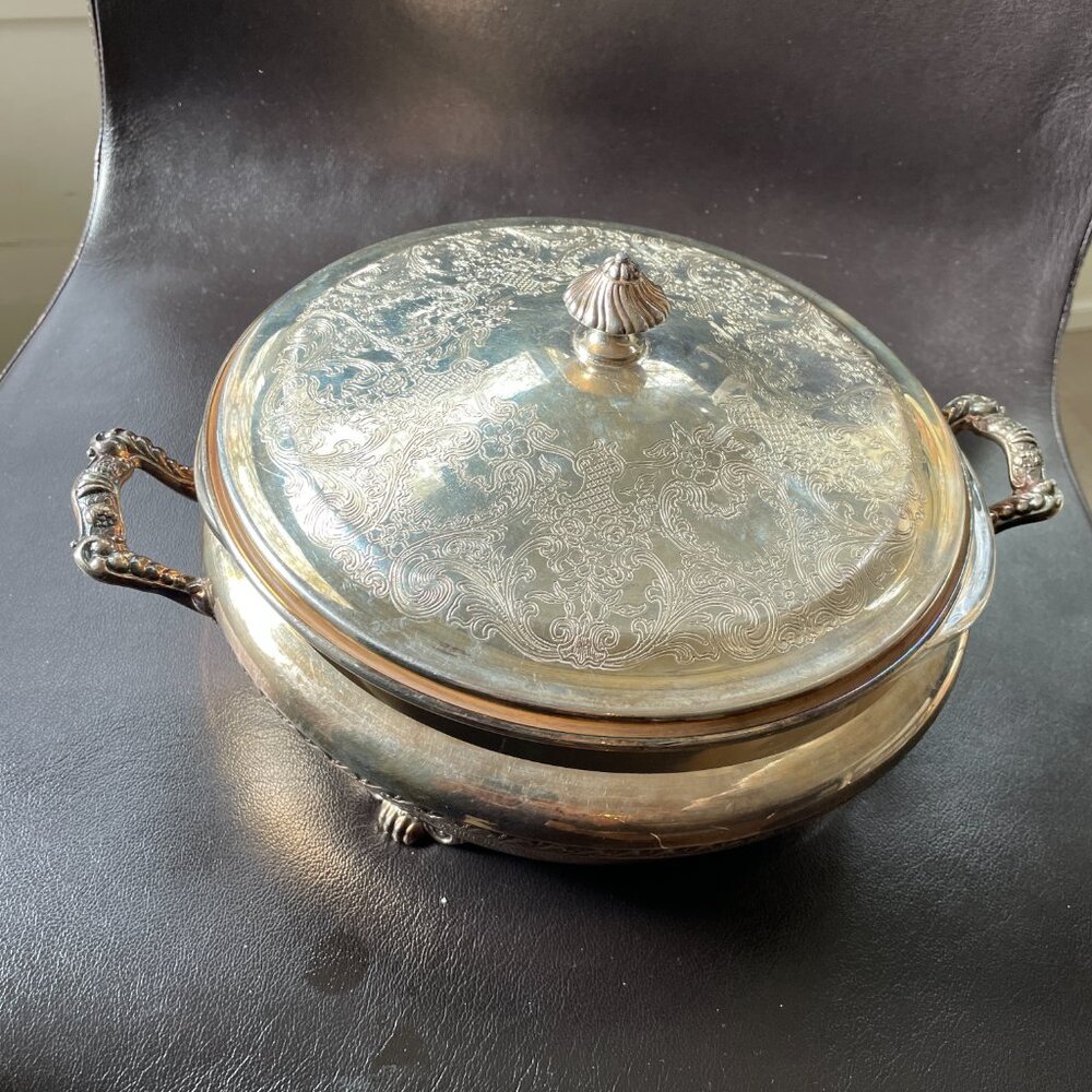 Vintage WM Rogers Silverplate Covered Round Serving Bowl w/ Pyrex Bowl Insert